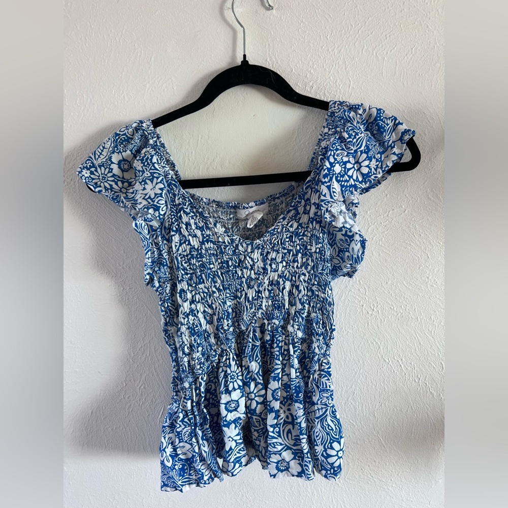 Small Blue and White Patterned Smocked Top- Perfect for Spring 🦋